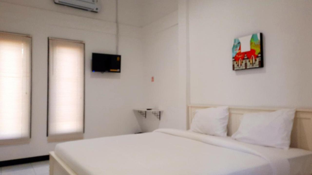 โคซี สเตย์ Hotel กูปัง ภายนอก รูปภาพ